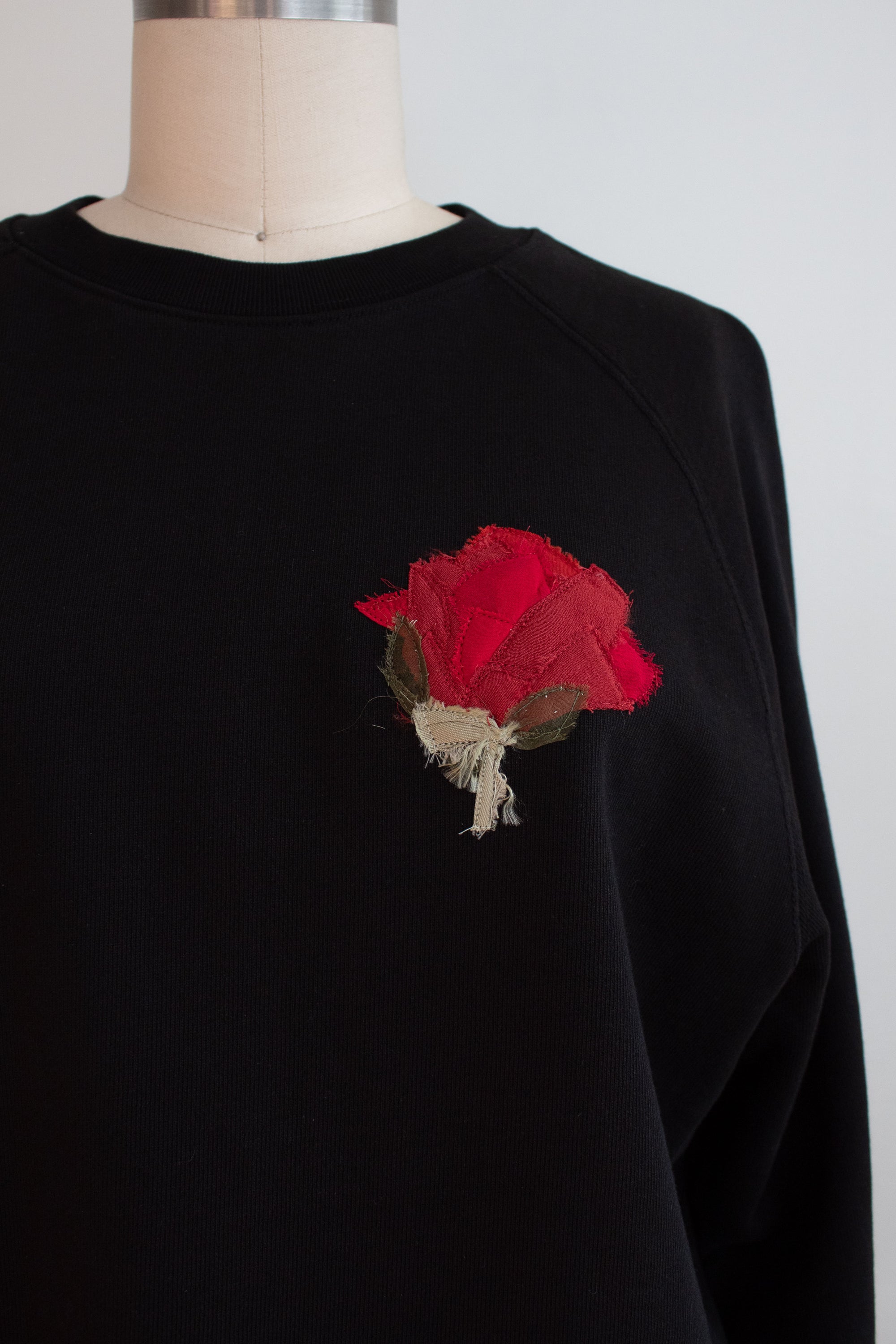 N° 356 pressed flower heavyweight sweatshirt - sumi black/ume red