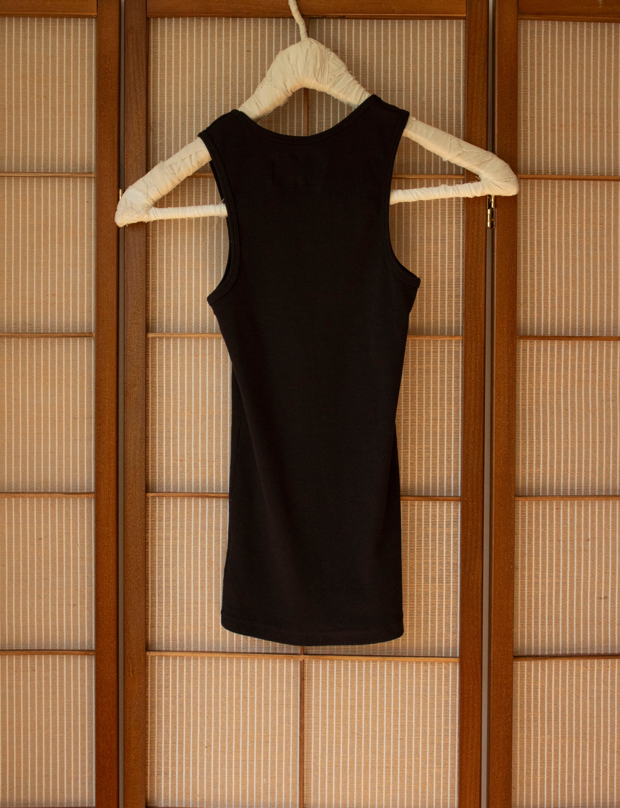 N° 354 womens fitted pressed flower rib tank - sumi black/yuki white (made to order)