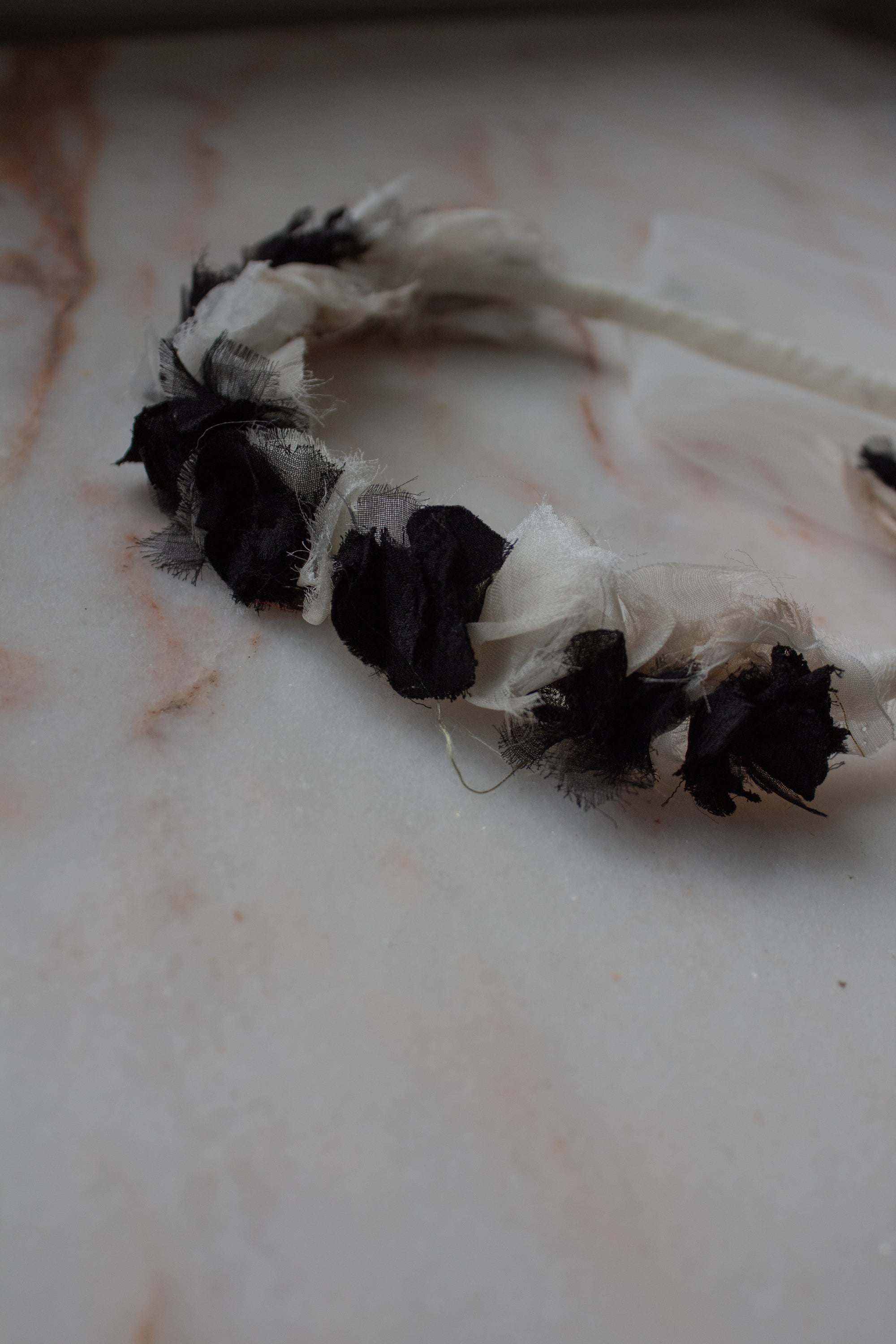 N° 91 crushed blooms headscarf- yuki white