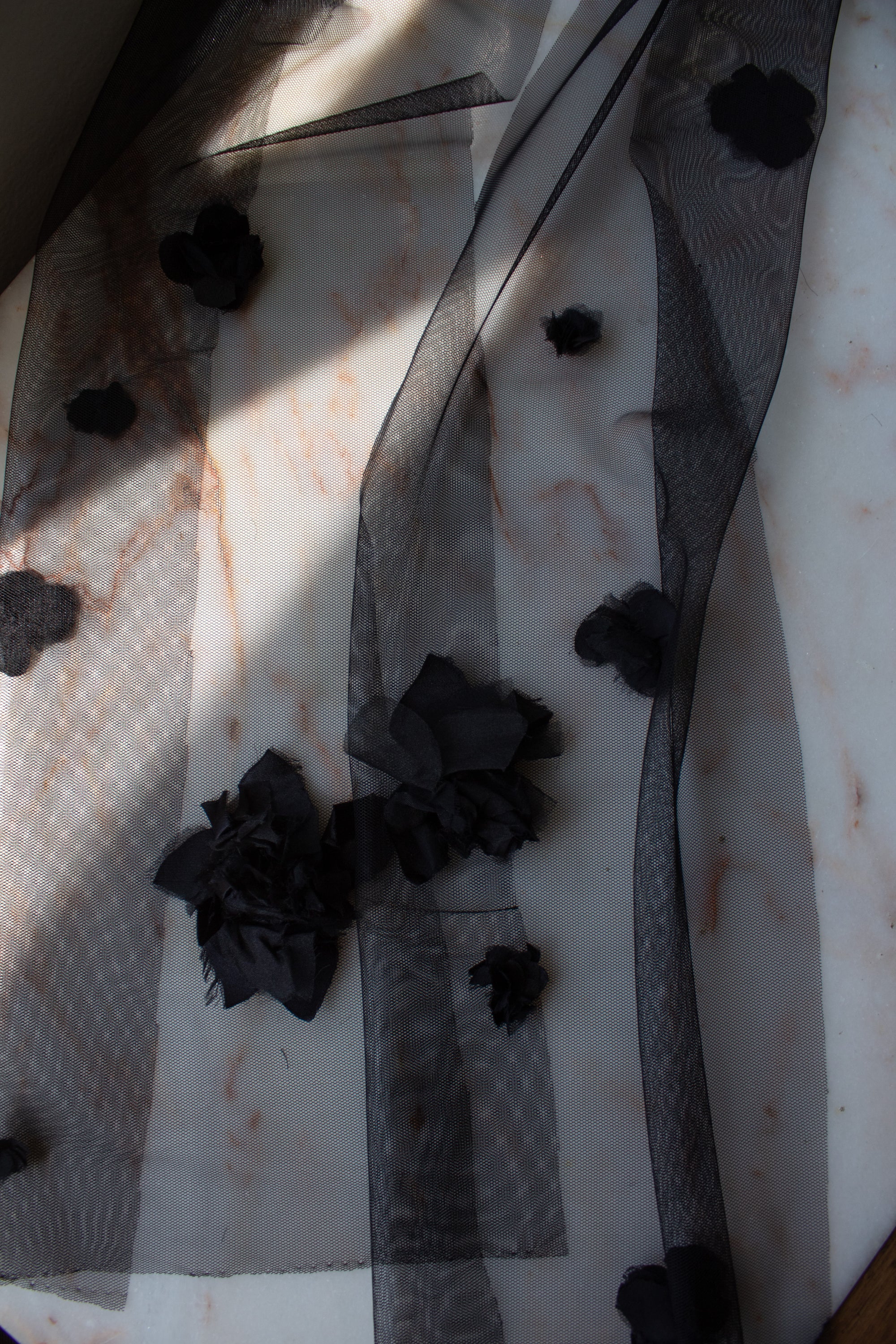 N° 91 crushed blooms headscarf- sumi black