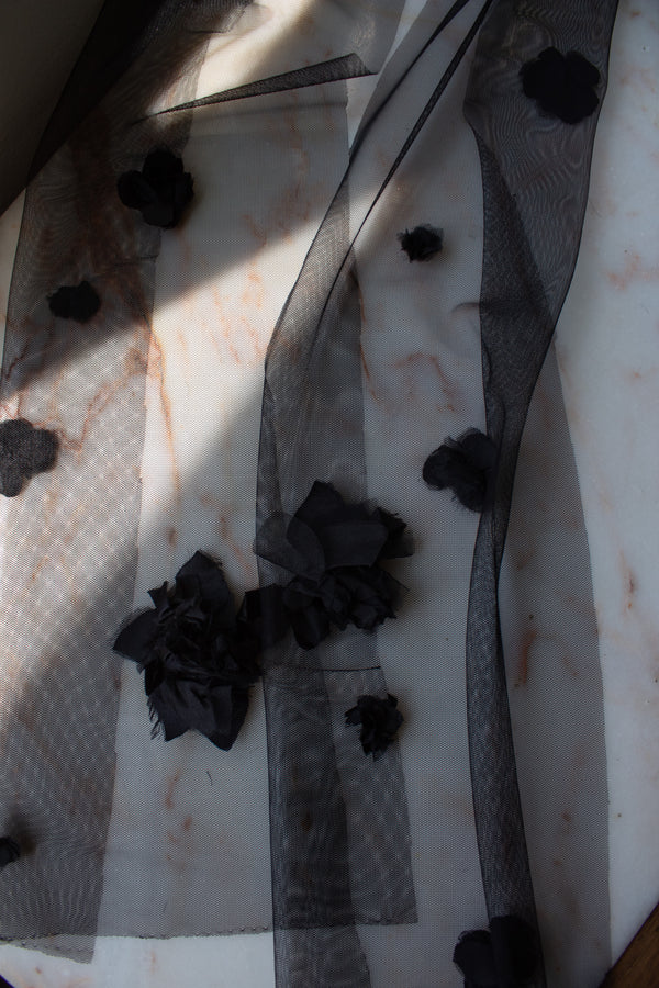 N° 91 crushed blooms headscarf- sumi black