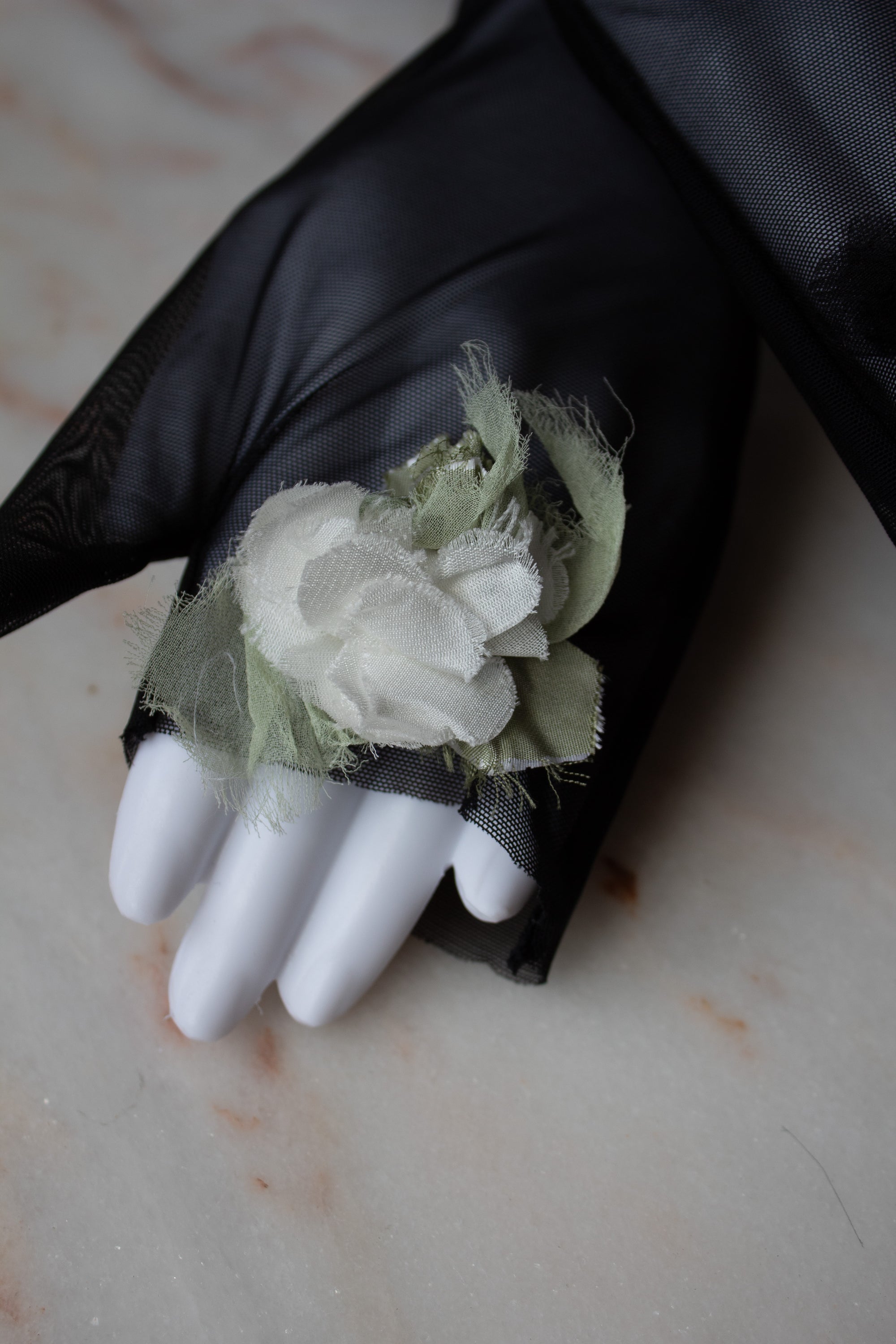 N° 90 crushed blooms fingerless gloves- yuki white