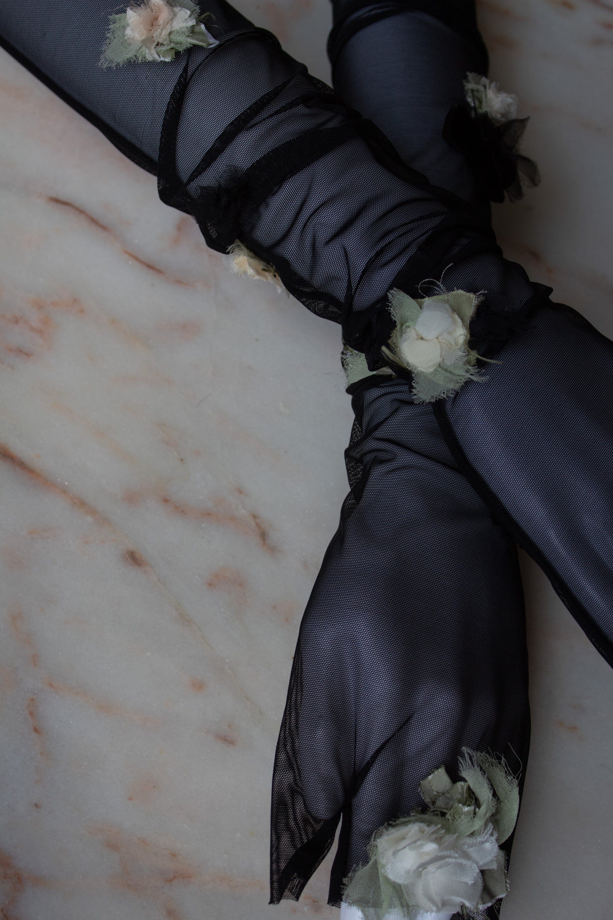 N° 90 crushed blooms fingerless gloves- yuki white