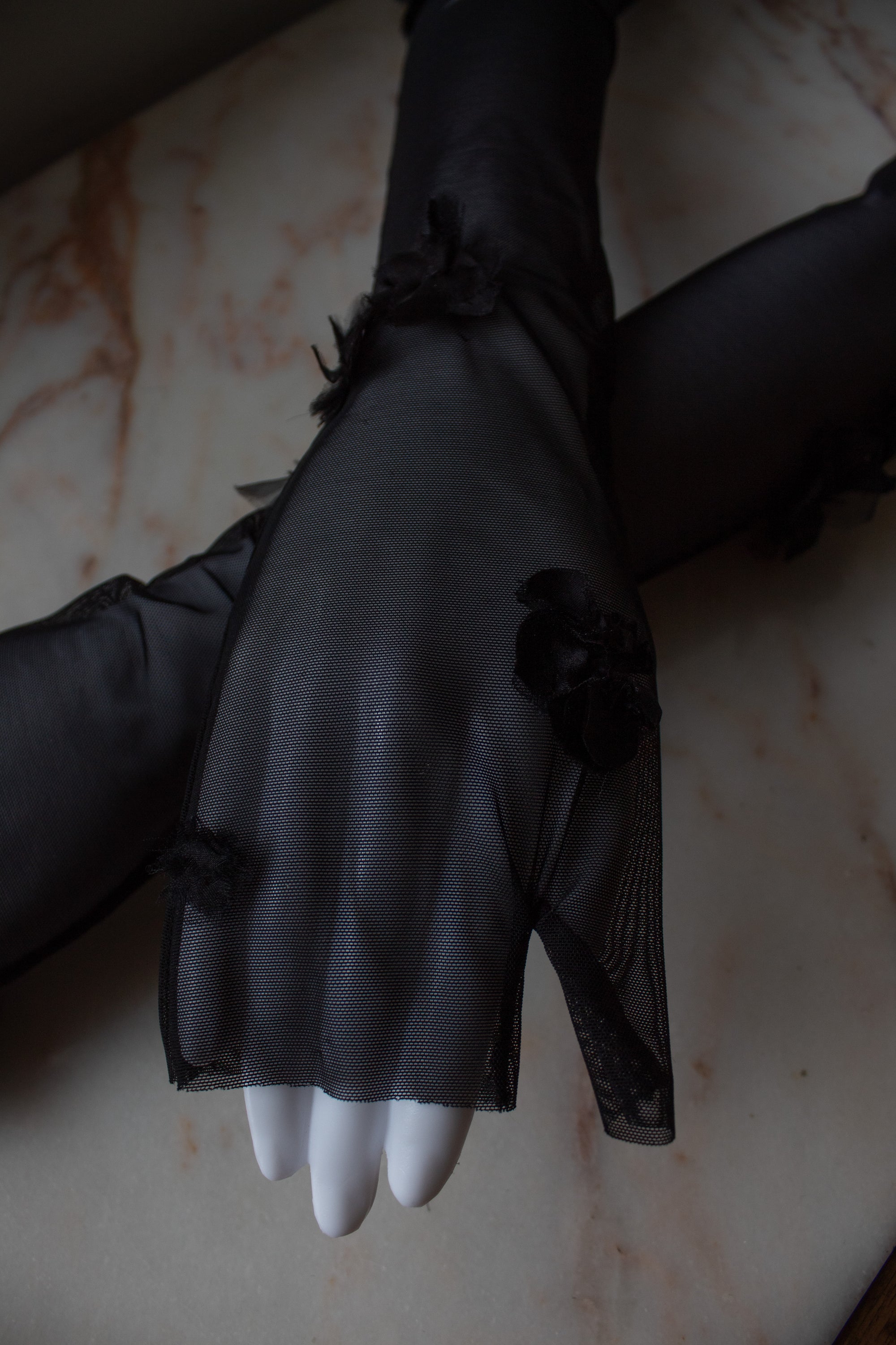 N° 90 crushed blooms fingerless gloves- sumi black
