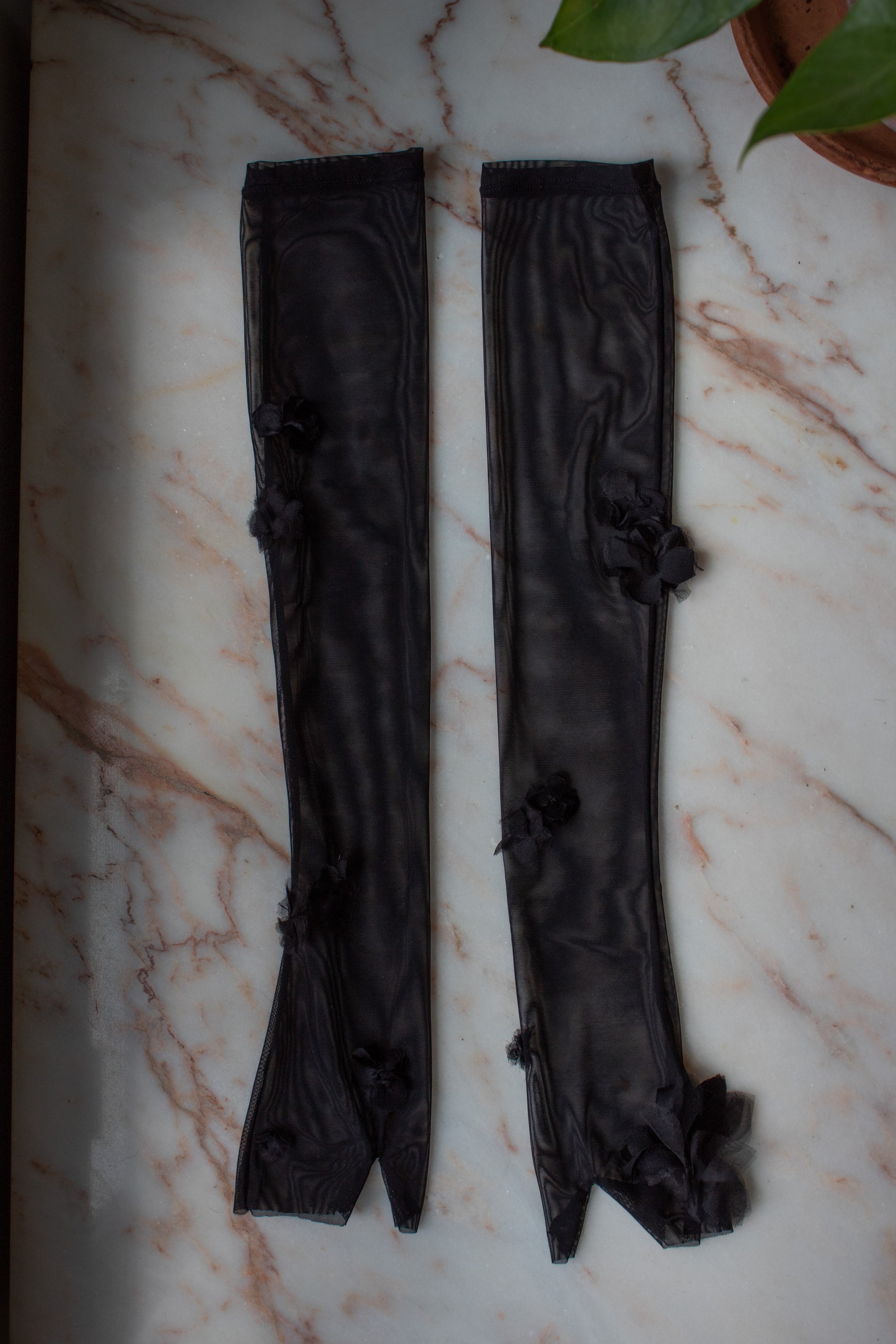 N° 90 crushed blooms fingerless gloves- sumi black