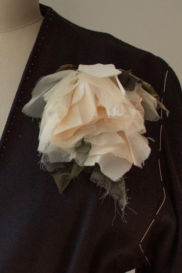 N° 184 falling flower brooch - ivory/cream - L
