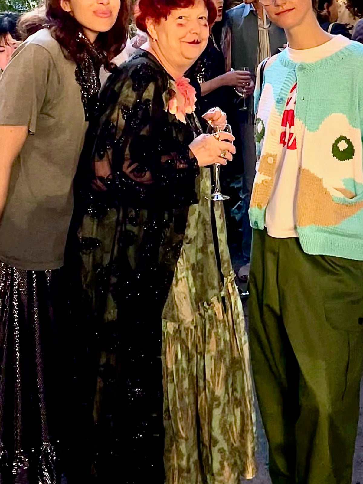 The woman posing in the middle is wearing the Falling Flower brooch in Akizakura Pink. 